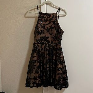 Elegant LBD for a night out 🖤